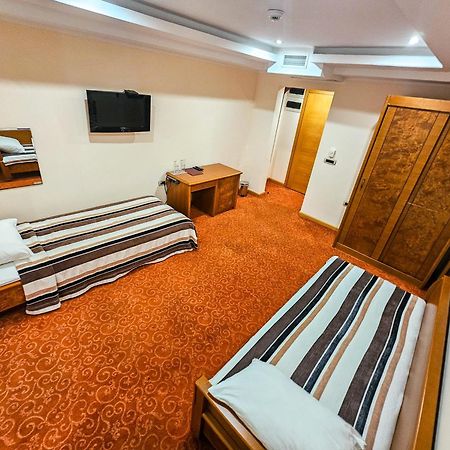 Mali Hotel Bambis Podgorica Extérieur photo