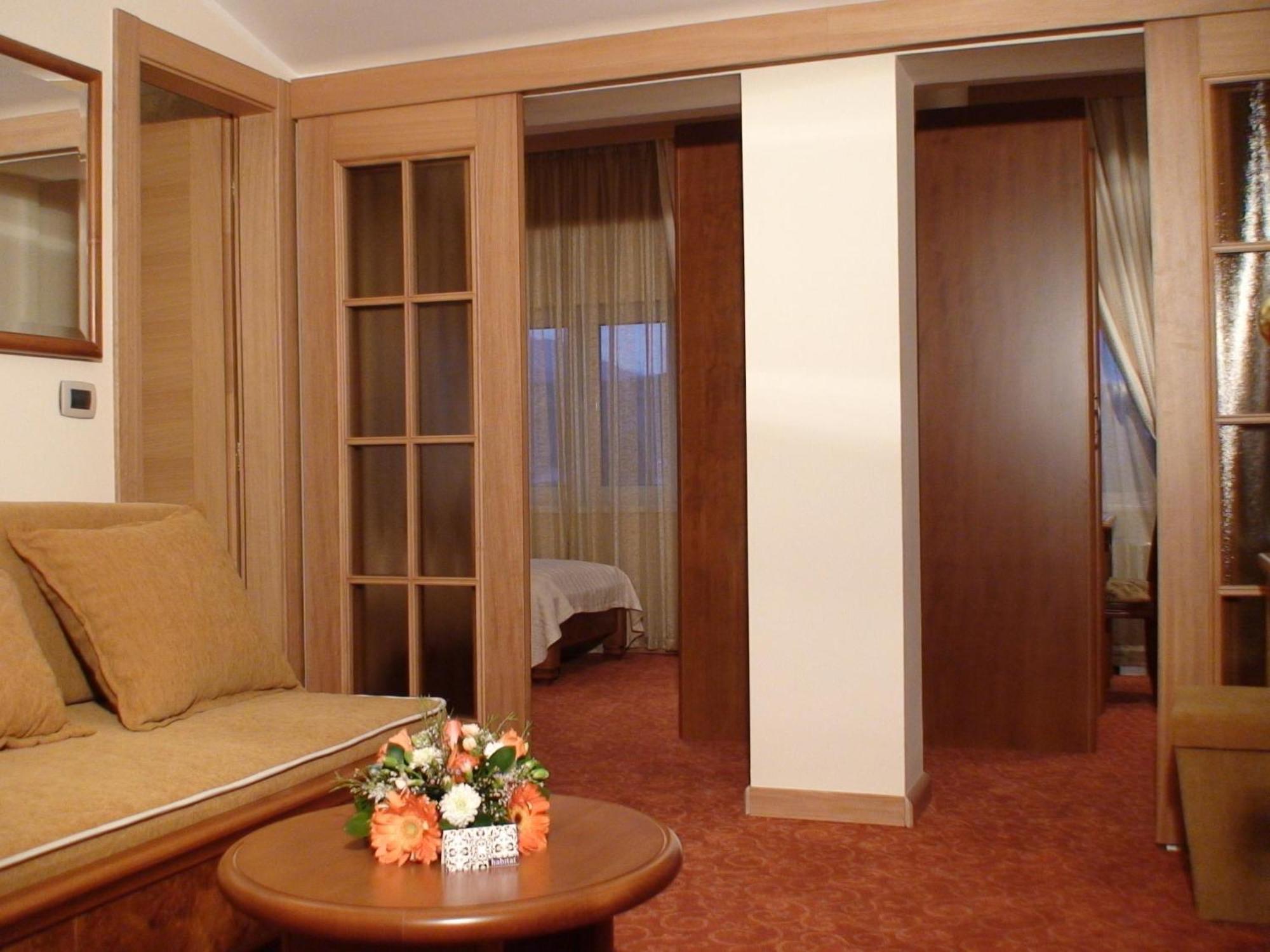 Mali Hotel Bambis Podgorica Extérieur photo