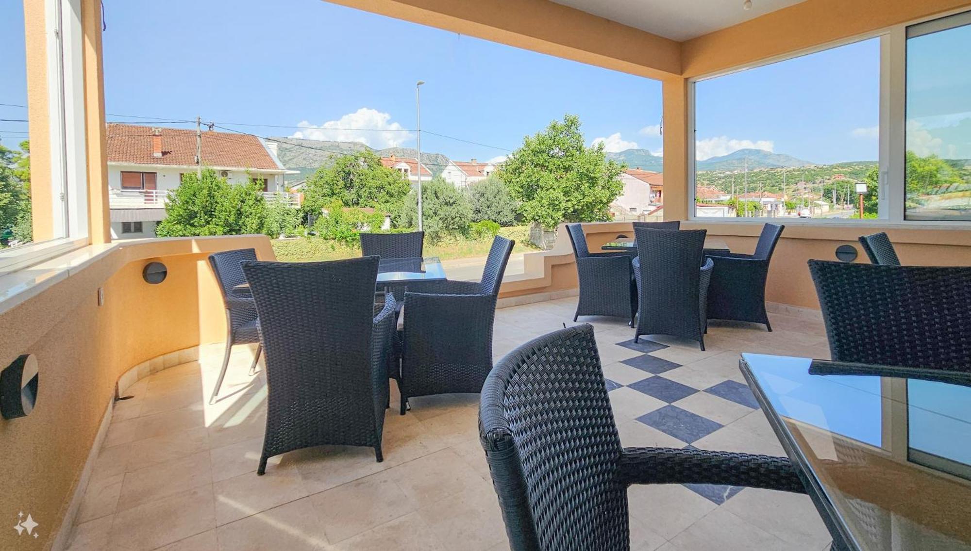 Mali Hotel Bambis Podgorica Extérieur photo