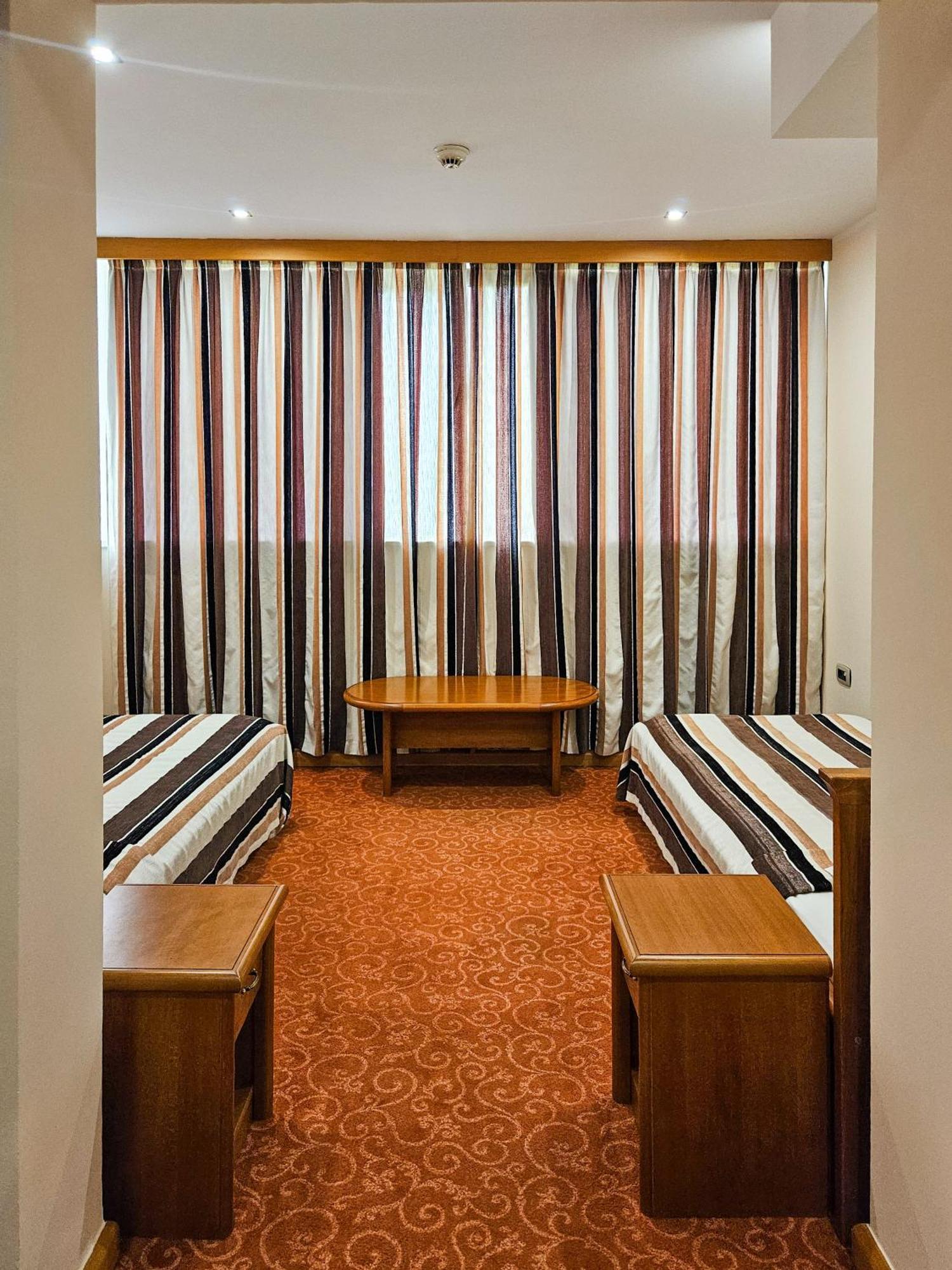 Mali Hotel Bambis Podgorica Extérieur photo