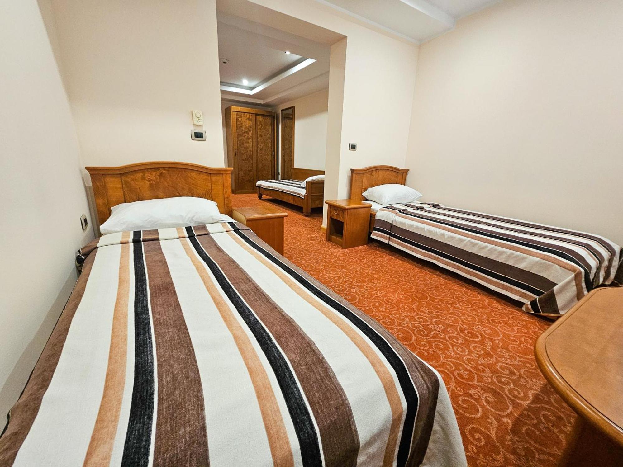 Mali Hotel Bambis Podgorica Extérieur photo