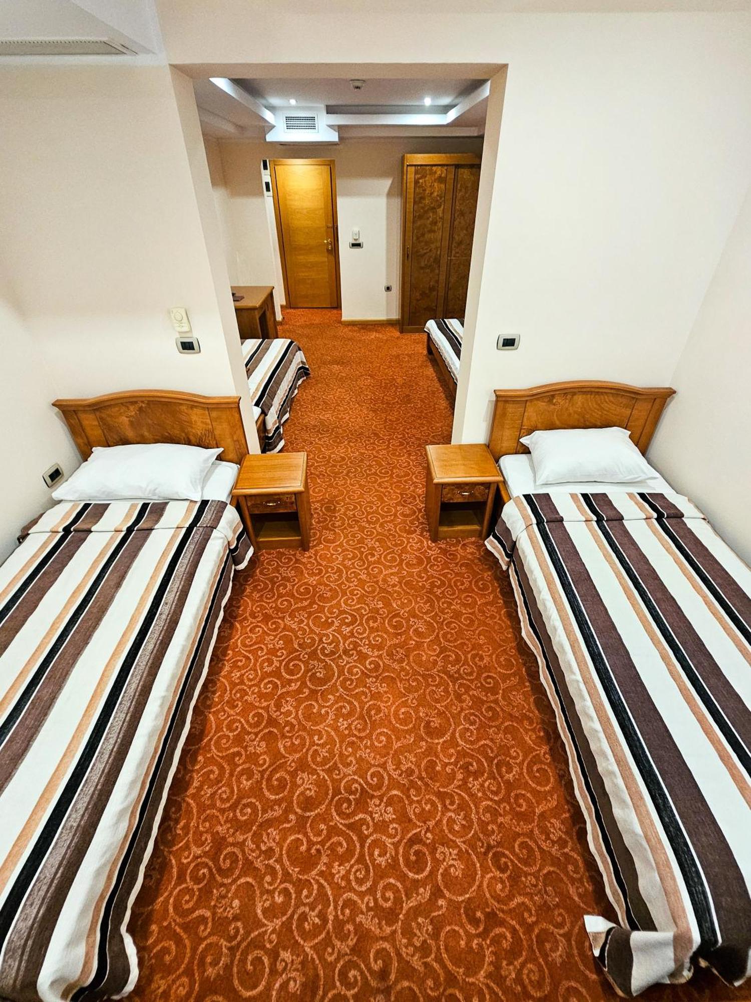 Mali Hotel Bambis Podgorica Extérieur photo