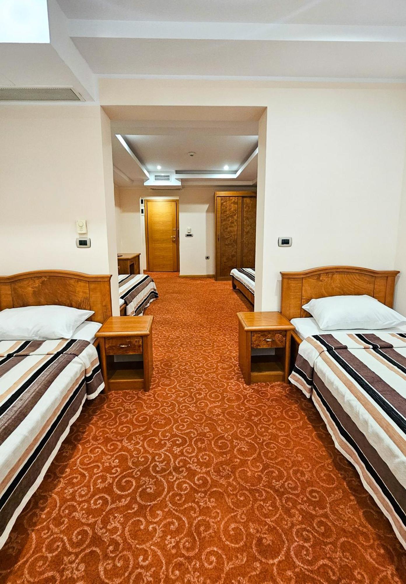 Mali Hotel Bambis Podgorica Extérieur photo