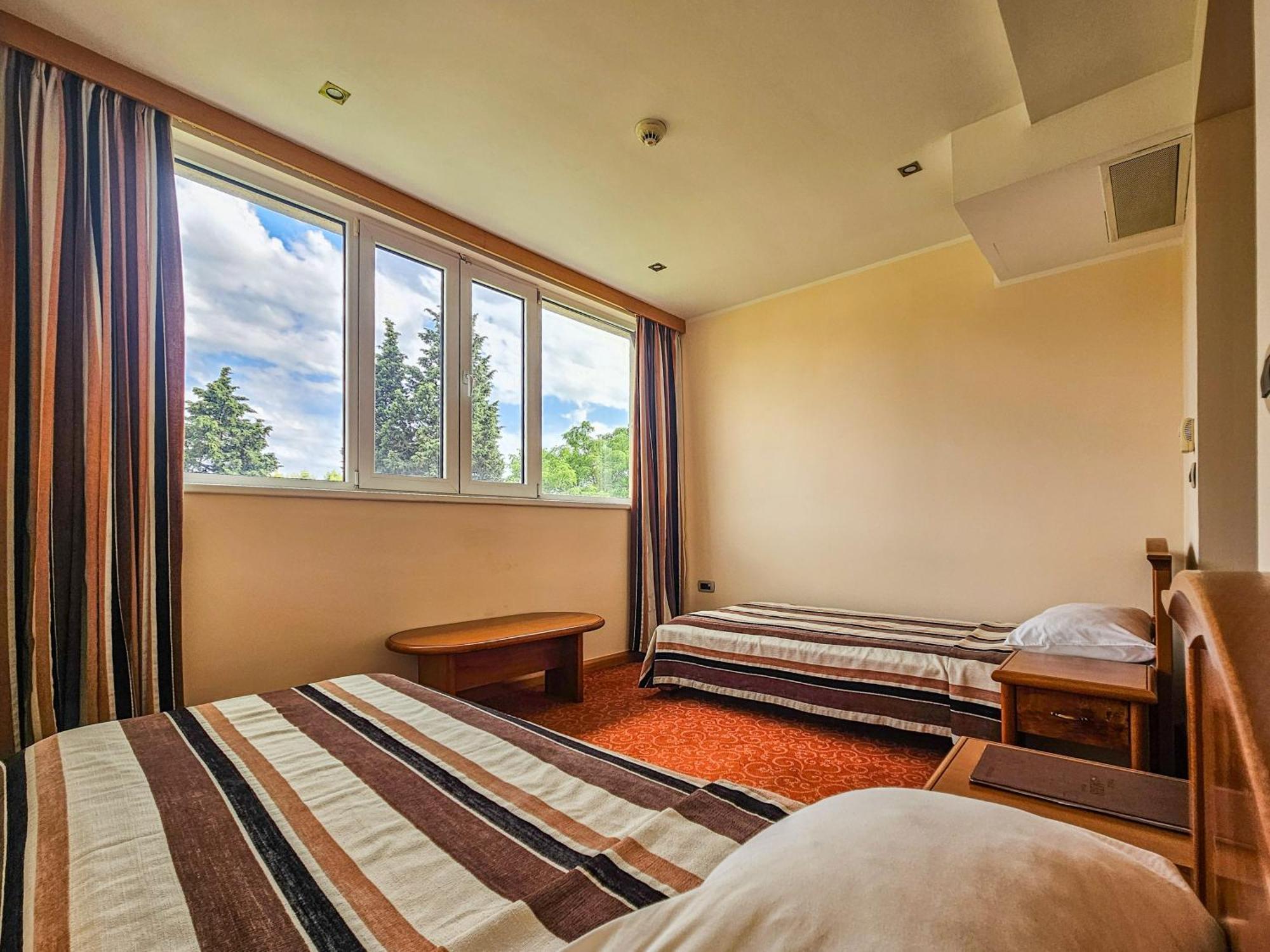 Mali Hotel Bambis Podgorica Extérieur photo