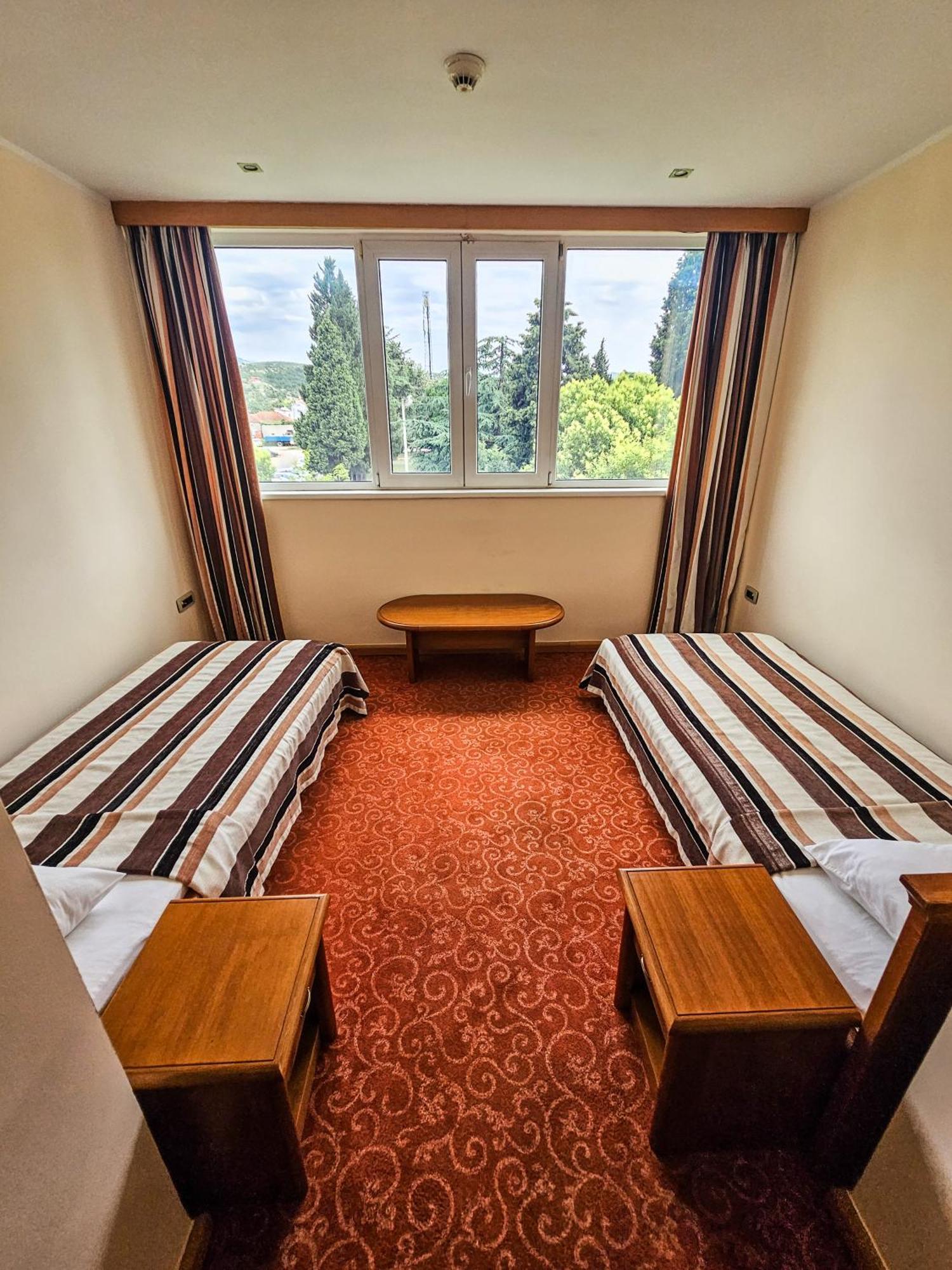 Mali Hotel Bambis Podgorica Extérieur photo