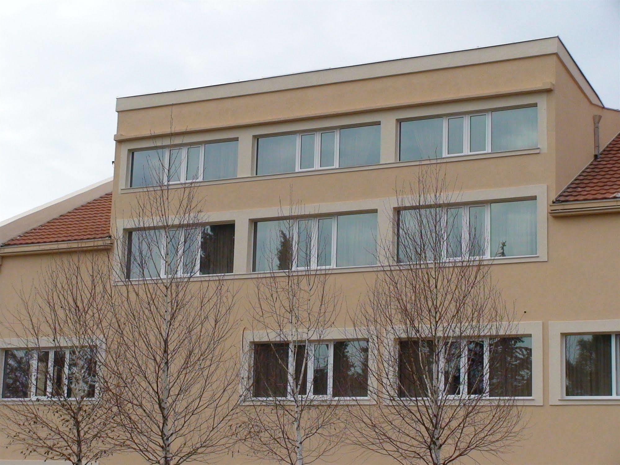 Mali Hotel Bambis Podgorica Extérieur photo