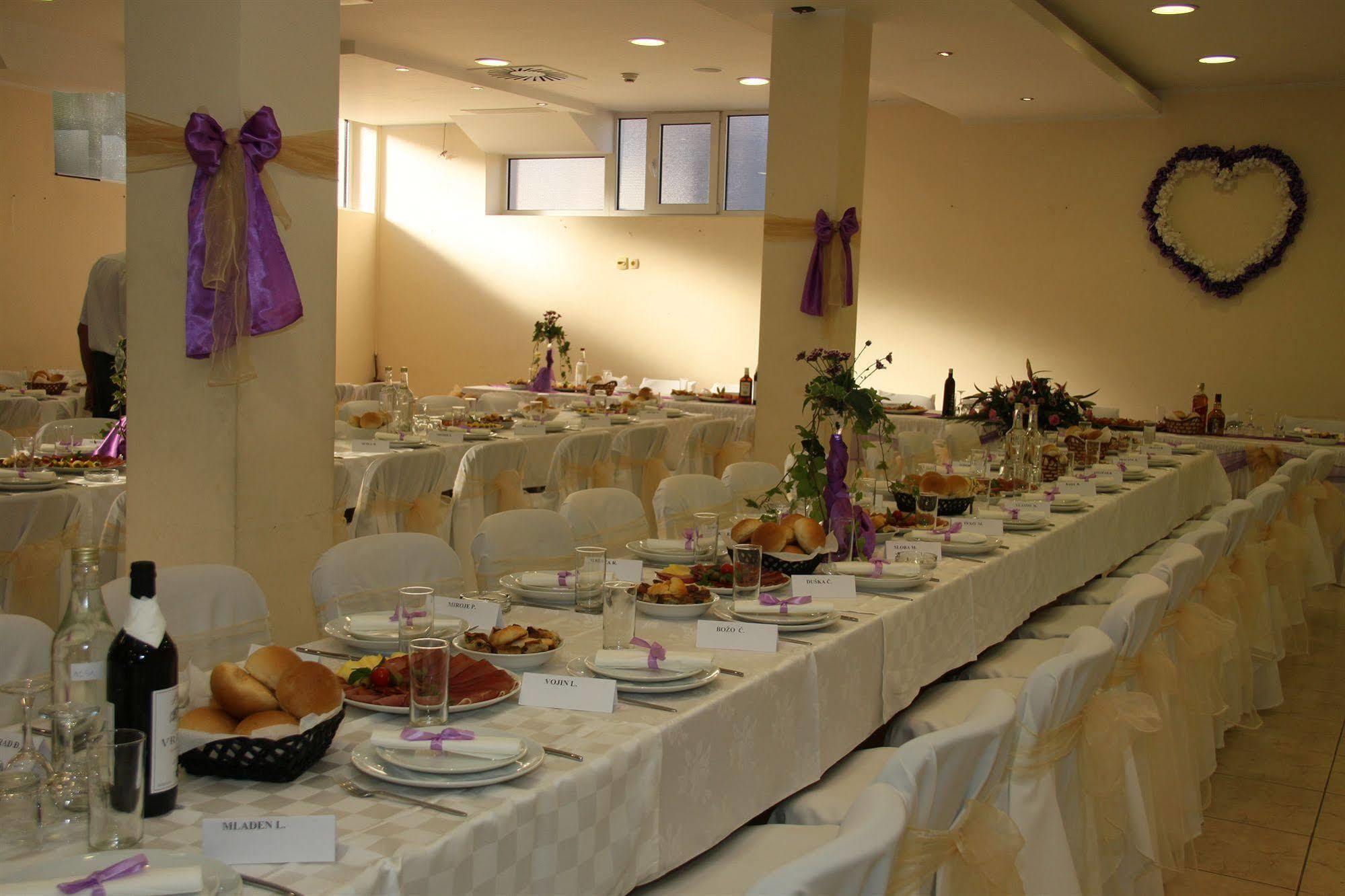 Mali Hotel Bambis Podgorica Extérieur photo