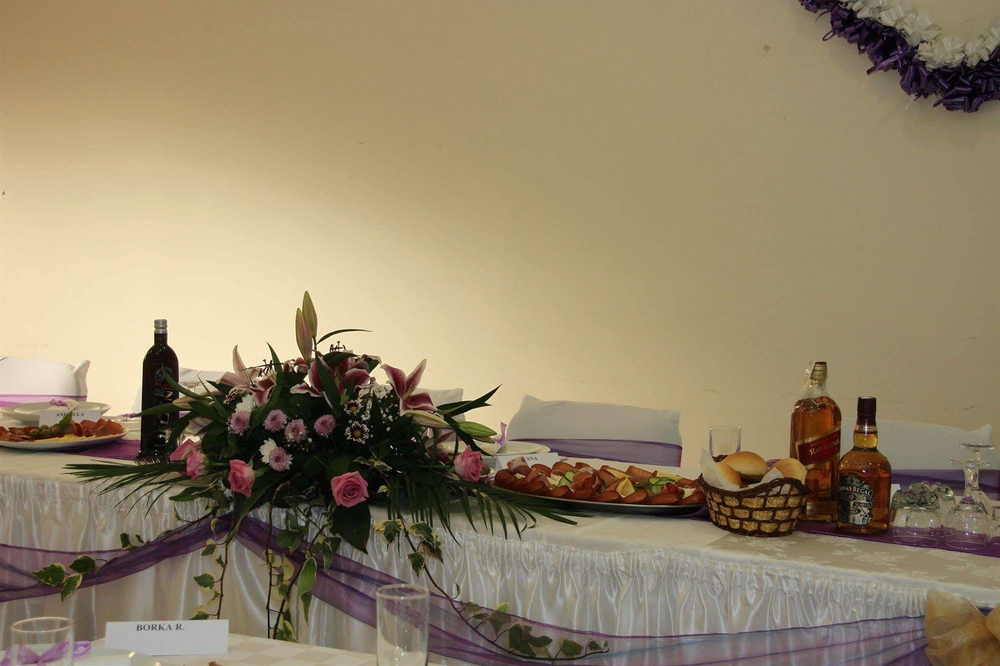 Mali Hotel Bambis Podgorica Extérieur photo
