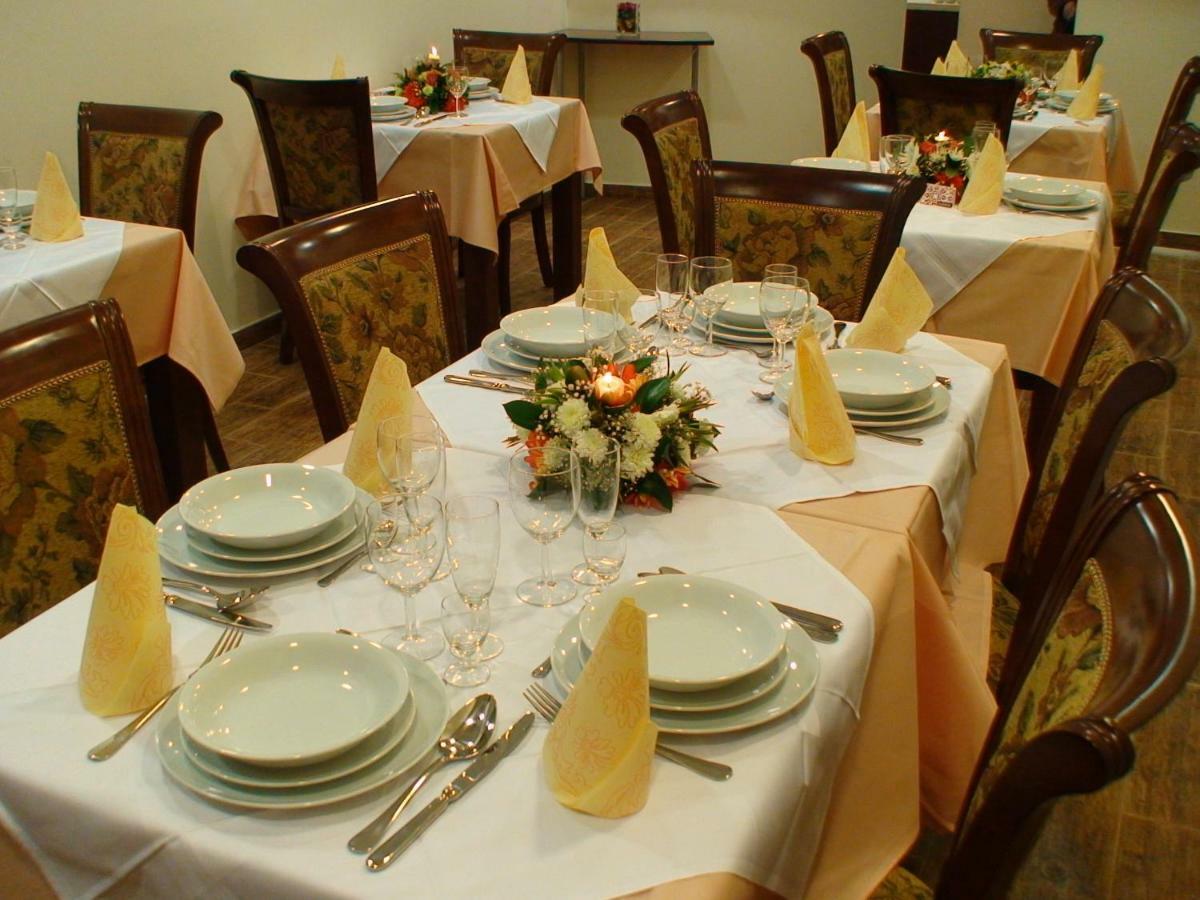 Mali Hotel Bambis Podgorica Extérieur photo