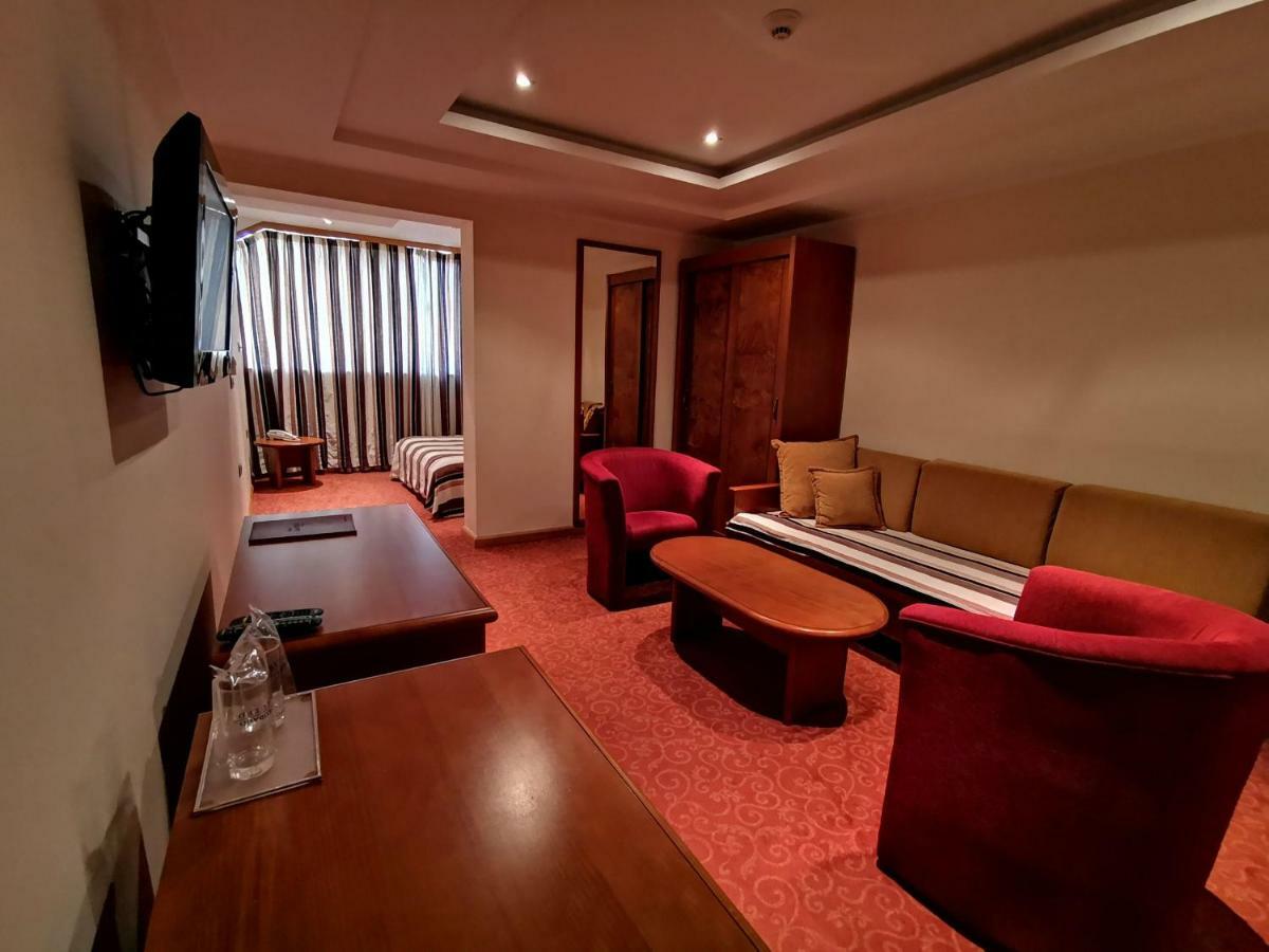 Mali Hotel Bambis Podgorica Extérieur photo
